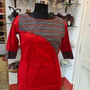Casual wear short kurti suitable for all ages. Matches with pants, jeans, casual skirts. 3 quarter sleeve.