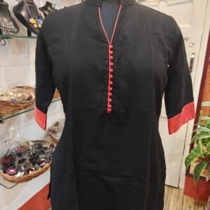 Casual wear short kurti suitable for all ages. Matches with pants, jeans, casual skirts. Without sleeves.